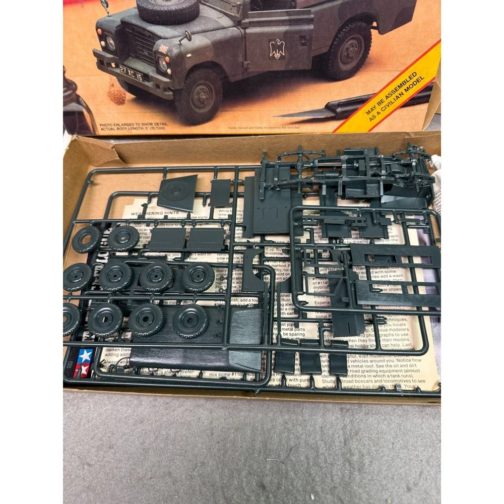 LANDROVER 1981 Model Kit 1/35 Scale Testors Italeri 859 Open Box